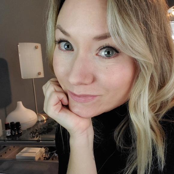 hollyhirschkorn